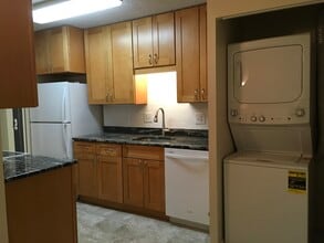 5300 Columbia Pike, Unit 412 in Arlington, VA - Building Photo - Building Photo