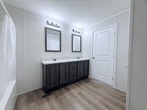 29909 Flushing Dr in New Baltimore, MI - Building Photo - Building Photo