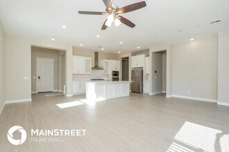 14066 W Desert Flower Dr in Goodyear, AZ - Foto de edificio - Building Photo