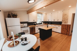 207 E 9th St in Port Angeles, WA - Building Photo