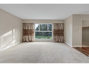 149XX Southmere Pl in White Rock, BC - Building Photo - Building Photo