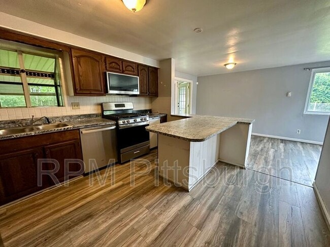 319 Elfort Dr in Pittsburgh, PA - Building Photo - Building Photo
