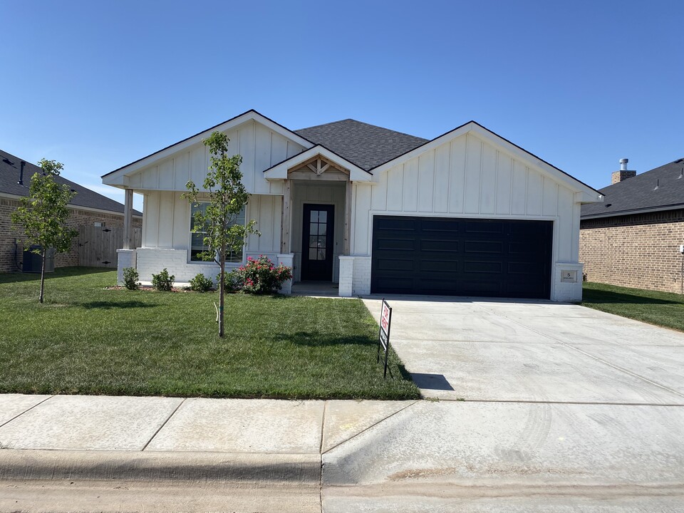 5 Highland Ln in Canyon, TX - Building Photo