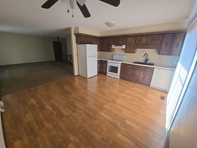 2101-2103 S Flynn St in Wichita, KS - Building Photo - Building Photo