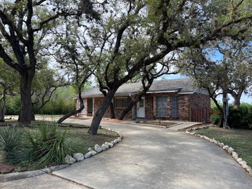 10267 Mount Crosby Dr in San Antonio, TX - Building Photo