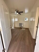 957 W 45th St, Unit 45th in Los Angeles, CA - Building Photo - Building Photo