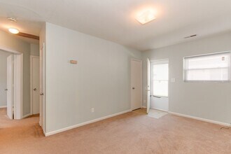 1443 W 40th St-Unit -1443 W 40th Street #B in Norfolk, VA - Building Photo - Building Photo