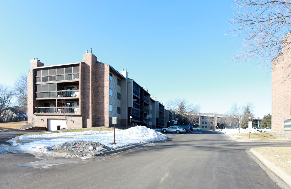 Trenton Place in Plymouth, MN - Building Photo