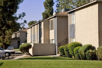 Westchester Place Apartments in Bakersfield, CA - Building Photo - Building Photo