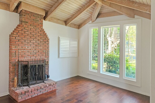 209 San Miguel Rd in Pasadena, CA - Building Photo - Building Photo