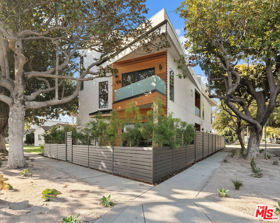 2565 Veteran Ave in Los Angeles, CA - Building Photo