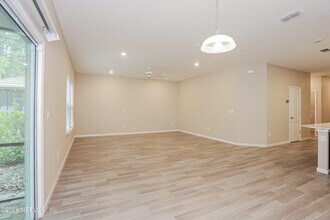 16180 Blossom Lake Dr in Jacksonville, FL - Building Photo - Building Photo