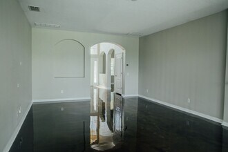 10811 Breaking Rocks Dr in Tampa, FL - Building Photo - Building Photo