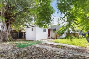 4201 NW 25th Ave in Miami, FL - Building Photo