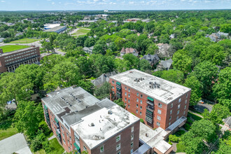 450 W Downer PL in Aurora, IL - Foto de edificio - Building Photo