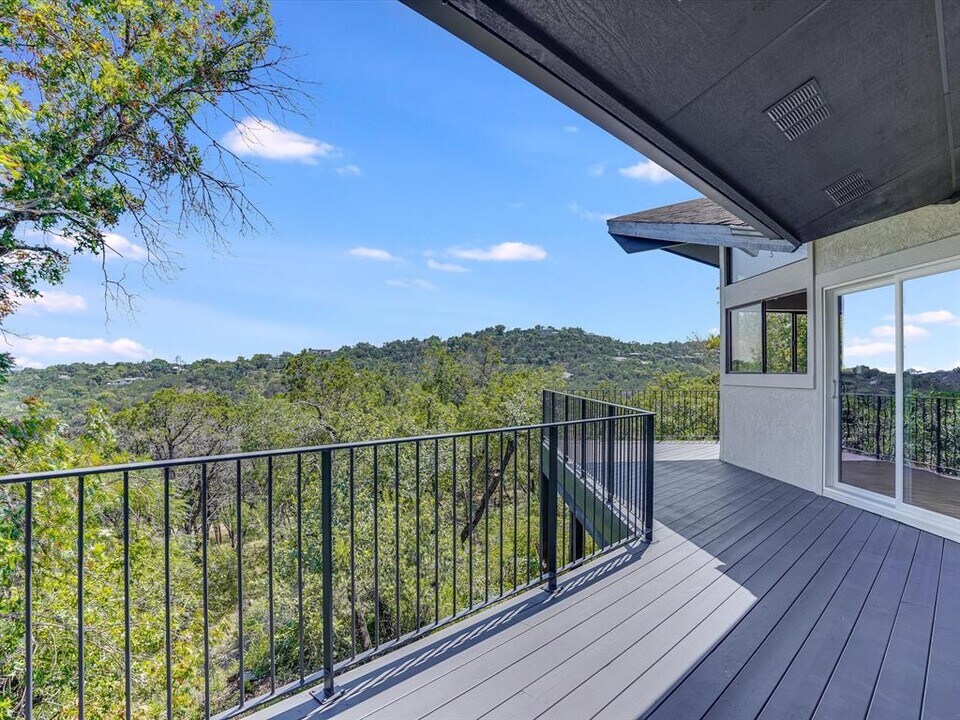 1302 Wild Basin Ledge in Austin, TX - Building Photo
