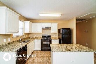 11247 Pecan Canyon in San Antonio, TX - Foto de edificio - Building Photo