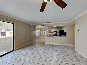 10423 Fork Crk in San Antonio, TX - Building Photo - Building Photo