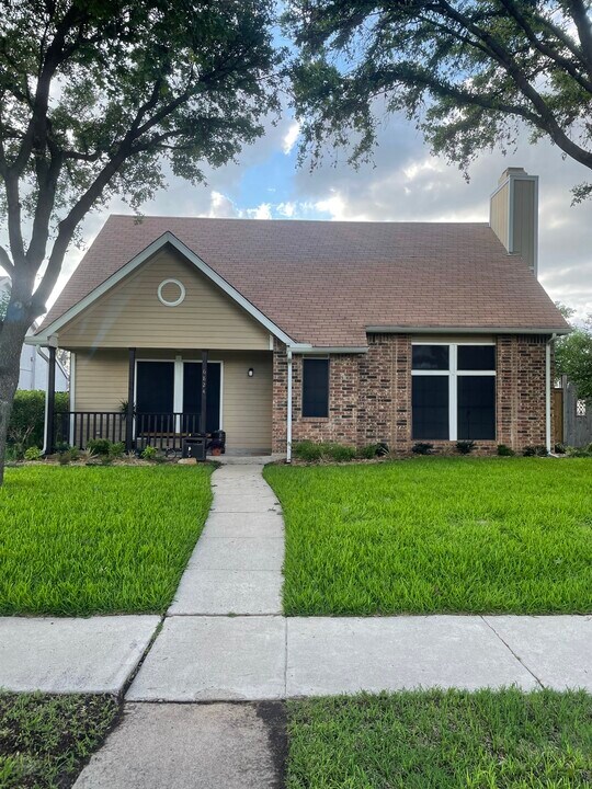 6824 Fryer St in The Colony, TX - Building Photo