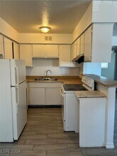 1896 Fulstone Way in Las Vegas, NV - Foto de edificio - Building Photo