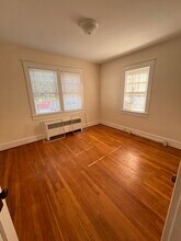413 Bunker Hill St in Fredericksburg, VA - Foto de edificio - Building Photo