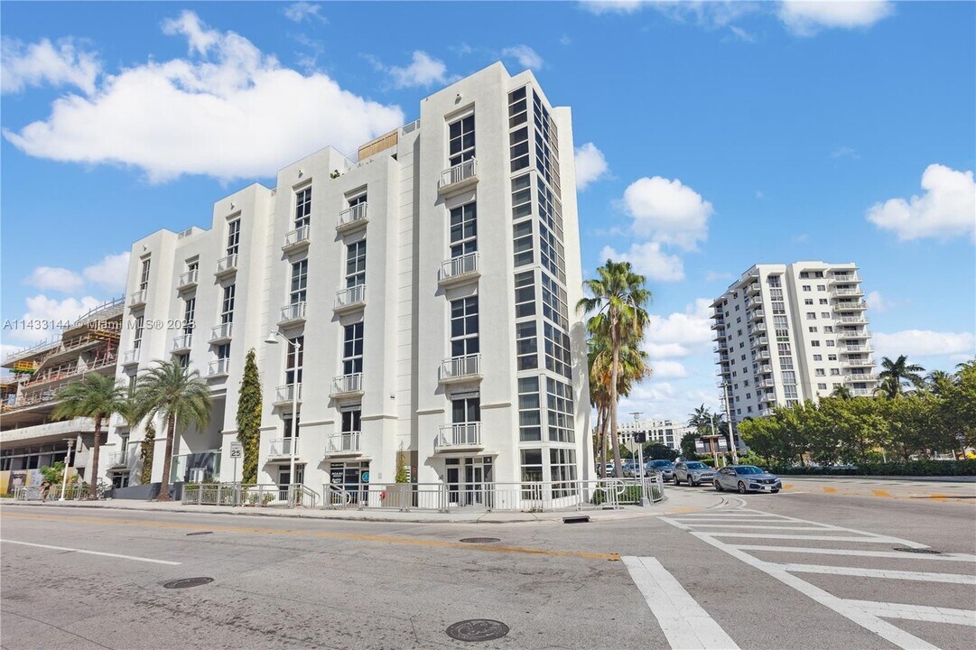 1701 Sunset Harbour Dr, Unit # L705 in Miami Beach, FL - Building Photo