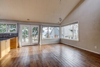 2180 Aurora Ct in Oak Harbor, WA - Building Photo - Building Photo