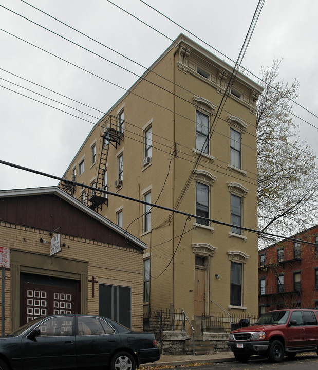 1807 Highland Ave in Cincinnati, OH - Building Photo