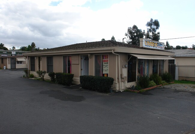 467-475 N Melrose Dr in Vista, CA - Building Photo - Building Photo