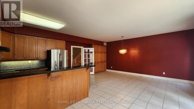 103 Doris Ave in Toronto, ON - Building Photo - Building Photo
