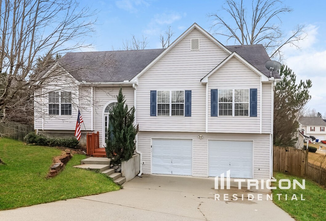 108 Chartres St in Dallas, GA - Building Photo