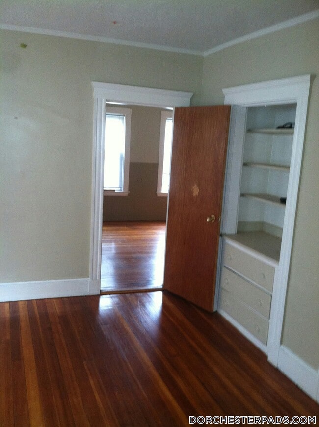 8 Bailey St, Unit 2