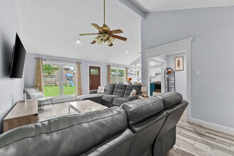 16906 Rolling Acres Dr in Humble, TX - Building Photo - Building Photo