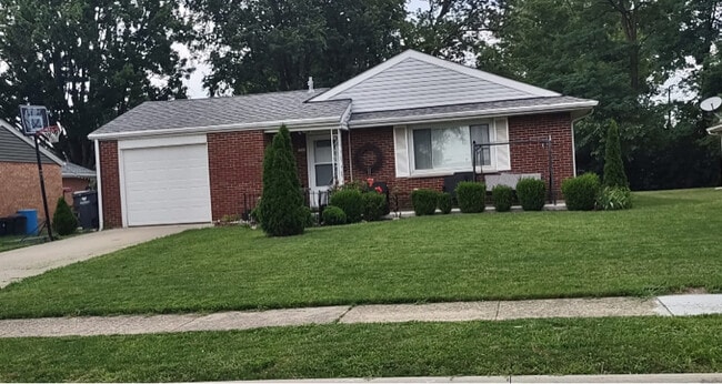 property at 4644 Broadhurst Dr