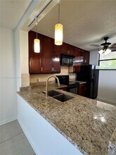 110 Lake Emerald Dr, Unit 405 in Oakland Park, FL - Foto de edificio - Building Photo