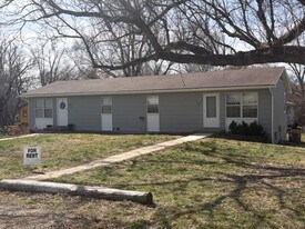 1215 N 7th St in Lansing, KS - Building Photo