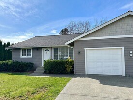 905 Nooksack Rd in Nooksack, WA - Building Photo