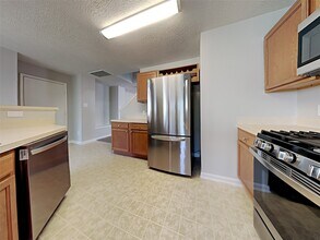 19023 Remington Park Dr in Houston, TX - Foto de edificio - Building Photo