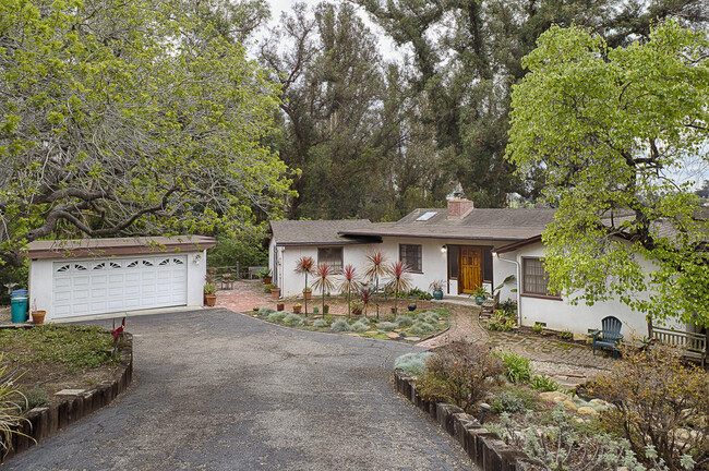 556 Scenic Dr in Santa Barbara, CA - Building Photo - Building Photo