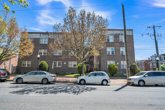 Adams Court Apartments in Wilmington, DE - Foto de edificio - Building Photo