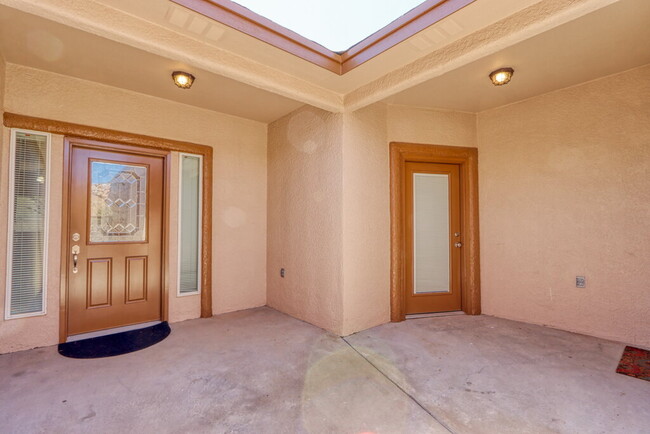 7352 Cibolo Creek Dr in El Paso, TX - Foto de edificio - Building Photo