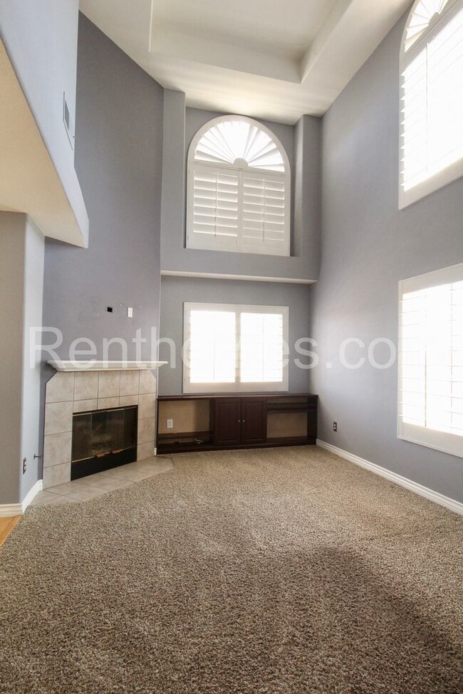 12818 Carriage Heights Way in Poway, CA - Building Photo - Building Photo