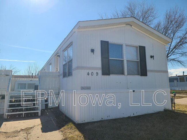 property at 700 W Ridgeway Ave