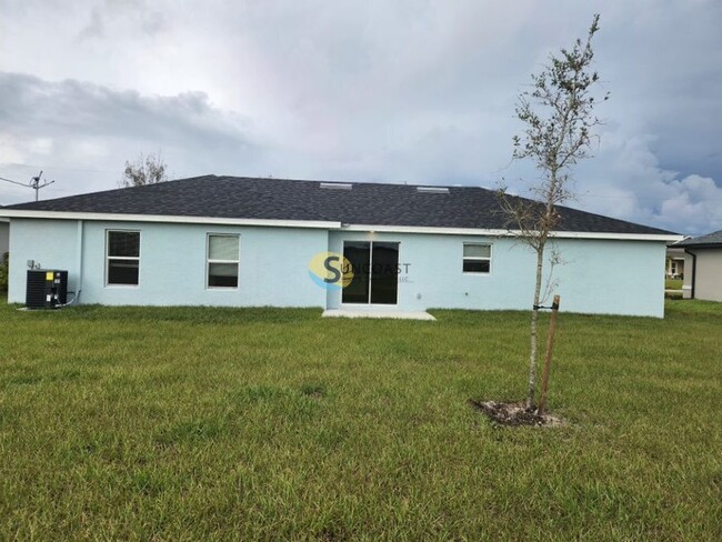 27 NW 13th Pl in Cape Coral, FL - Building Photo - Building Photo