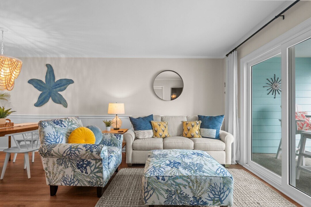 824 N Waccamaw Dr in Murrells Inlet, SC - Building Photo