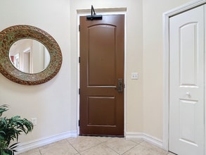 13941 Clubhouse Dr in Tampa, FL - Building Photo - Building Photo