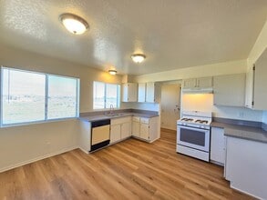 6611 California City Blvd in California City, CA - Building Photo - Building Photo