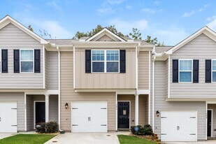 503 Highwood Ln in East Point, GA - Building Photo