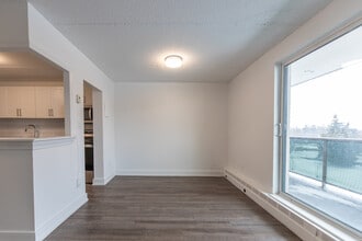 836 Talwood Dr in Peterborough, ON - Building Photo - Building Photo