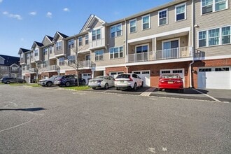 507 Greenland Square in Highland Park, NJ - Foto de edificio - Building Photo